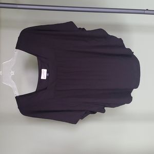 Black tshirt with flowy sleeves